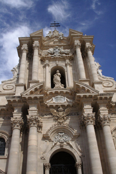Domkirkens pomp�se facade i Siracusa