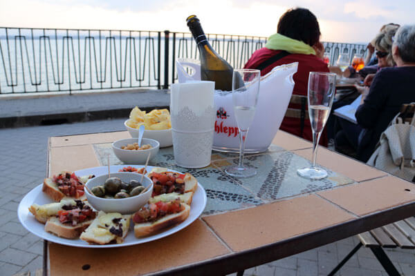 Prosecco med snacks