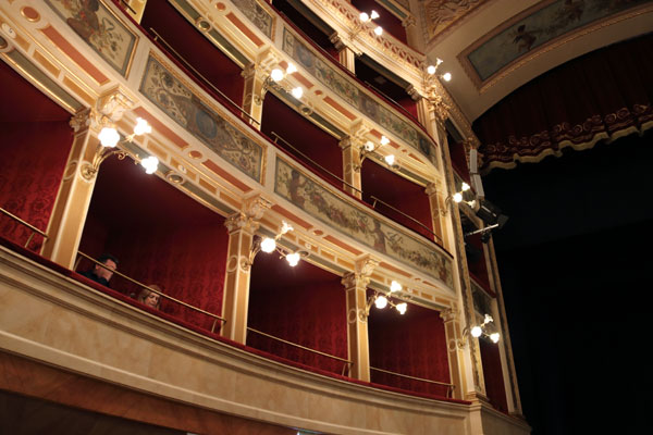 Balkoner i Siracusas teater