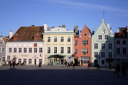 Huse p&aring; r&aring;dhuspladsen, Raekoja Plats