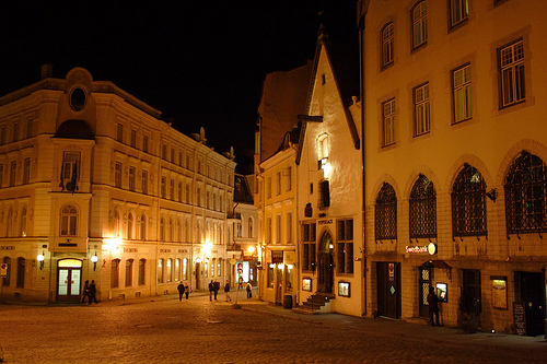 Aftenbillede fra Tallinns gamle by