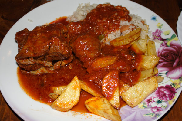 Ged i tomatsauce krydret med alleh&aring;nde