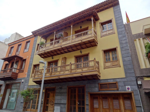 Huse i kanarisk stil i det centrale Puerto de la Cruz