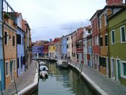 Canal and colourful houses on Burano (53 kb)