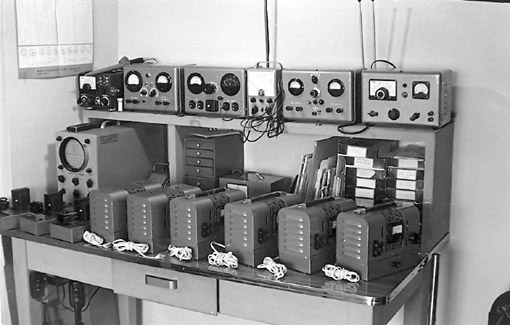 Workbench with electronic equipment